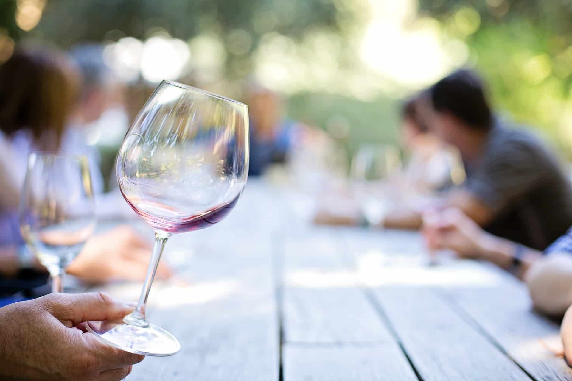 Por qué disfrutar de un wine tasting
