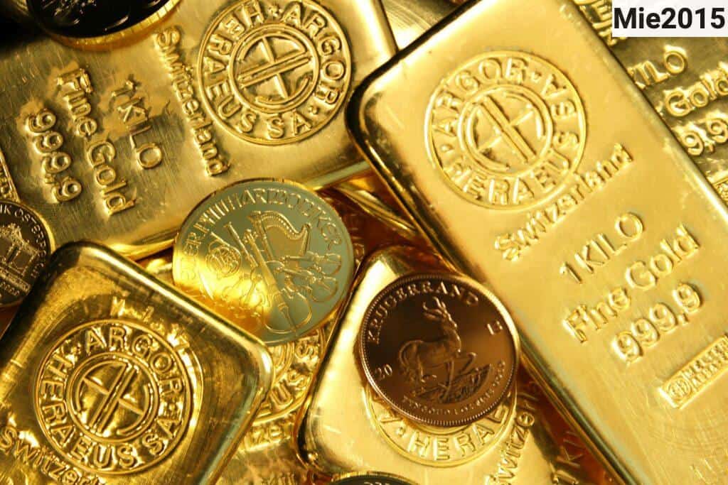 gold and silver round coins